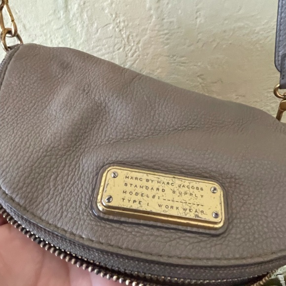 Marc by Marc Jacobs Grey crossbody purse - Picture 2 of 10